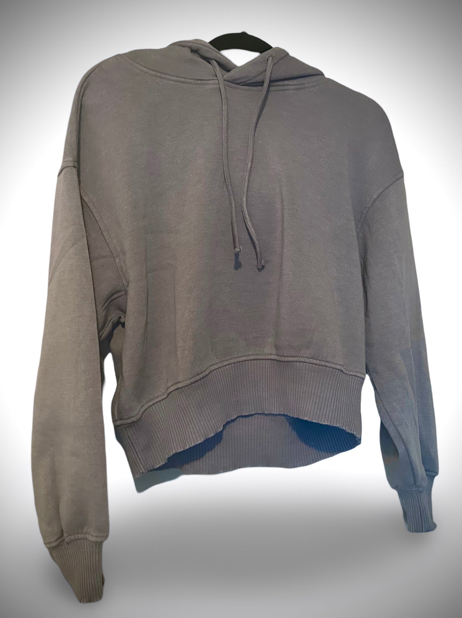 Color: Sleet
*each item is unique and may vary slightly in person depending on lighting, screen pixelation, etc.